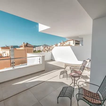 Modern Townhouse With 3 Terraces, Pool And Views Prázdninový dům *