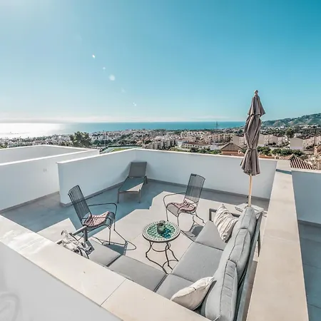 Modern Townhouse With 3 Terraces, Pool And Views Prázdninový dům